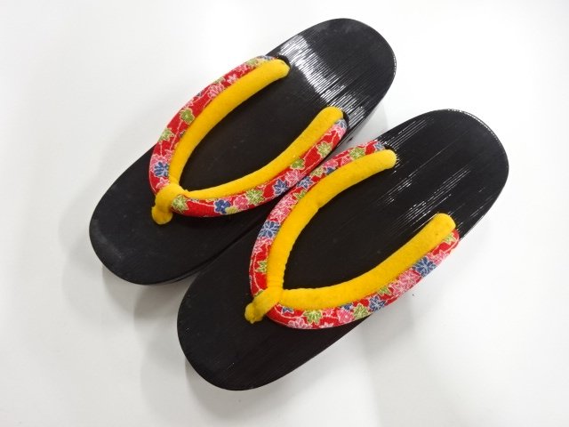 JAPANESE KIMONO / UNUSED GETA (23 CM)
